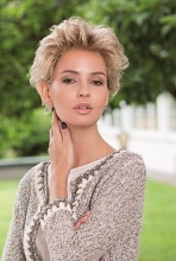 Perücke von Gisela Mayer